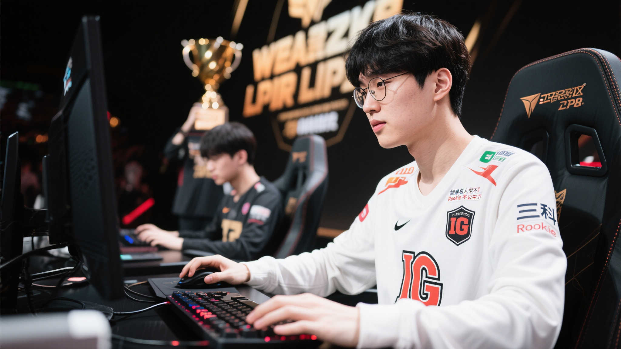 Uzi入选《LOL》名人堂!下一个传奇人物你猜是谁? Uzi入选《LOL》名人堂!下一个传奇人物你猜是谁?